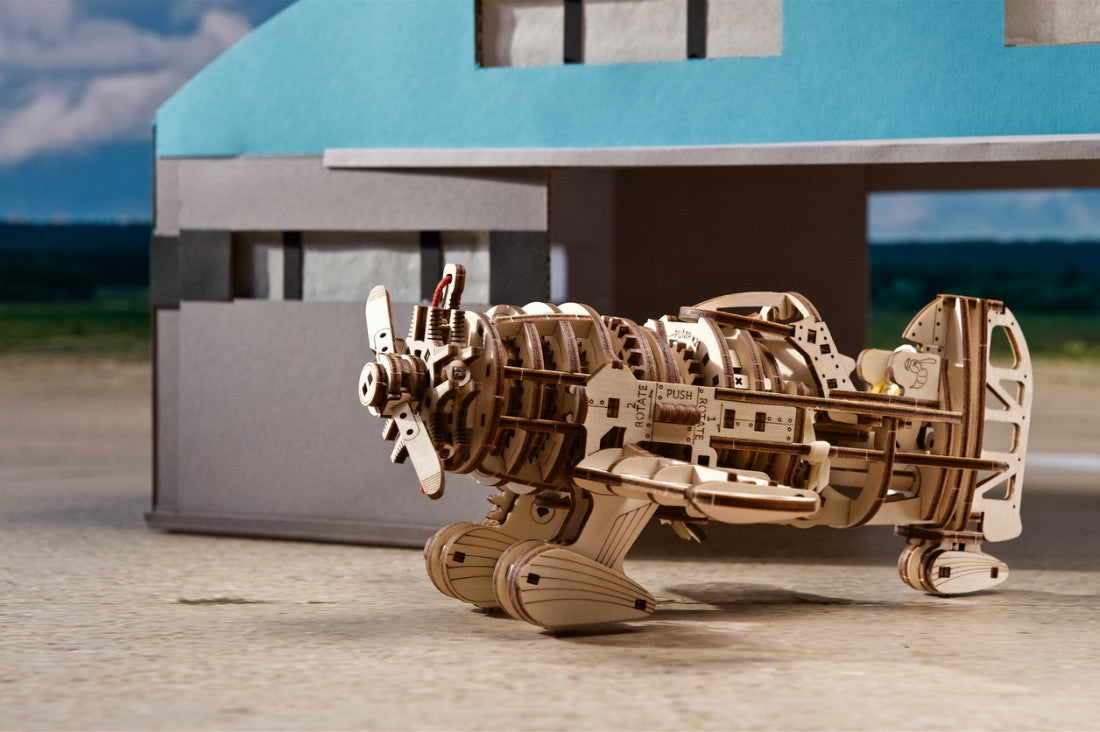 UGEARS MAD HORNET AIRPLANE